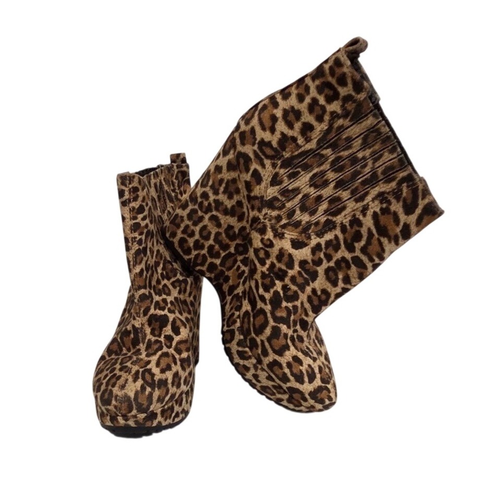Leopard Print Wedge Ankle Booties  Size 6B 36 Animal Print Statement Glam Chic
